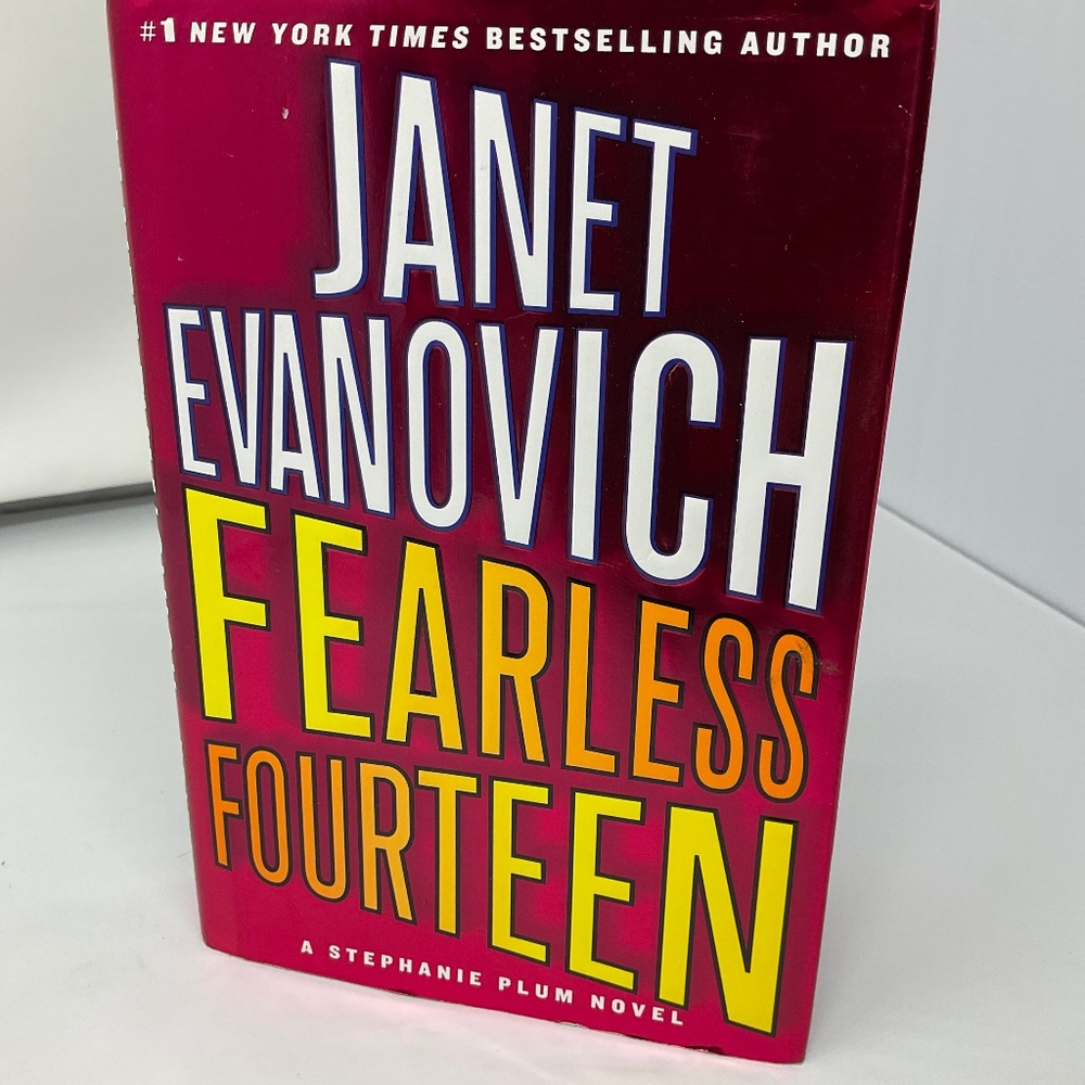 Book. Fearless Fourteen by Janet Evanovich. B147